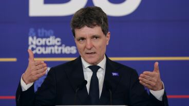 Szociáldemokrata és liberális politikusokból álló kormány számára kér bizalmat a bukaresti parlamenttől a román kormányfőjelölt