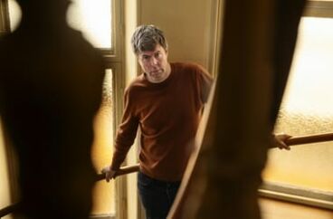 David Szalay Booker-díjas könyvében a leggyakoribb szó az oké, de minden részletéből az derül ki, hogy semmi sem oké