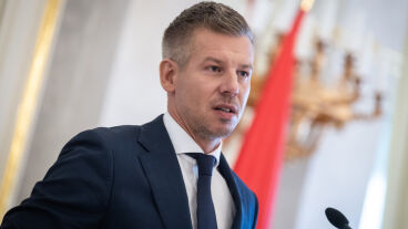 Magyar Péter közölte, újabb fontos döntéseket hozott a védelmi munkacsoport