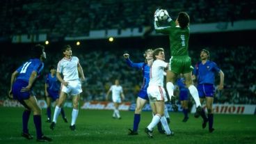 Kitünteti Bölöniéket a román elnök az 1986-os BEK-győzelem évfordulóján