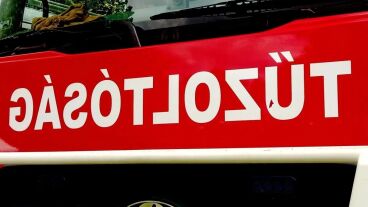 Lángba borult az ország több pontja – nagy erőkkel küzdenek a tűzoltók